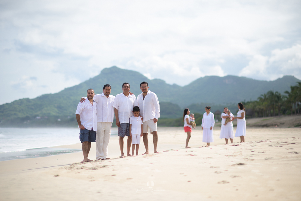Family photo session in Puerto Vallarta — photo 10