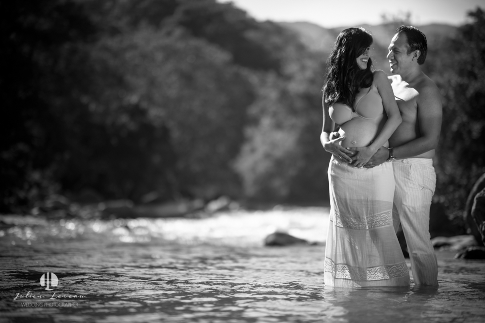 Artistic pregnancy session in the river and on the beach, Puerto Vallarta — photo 5